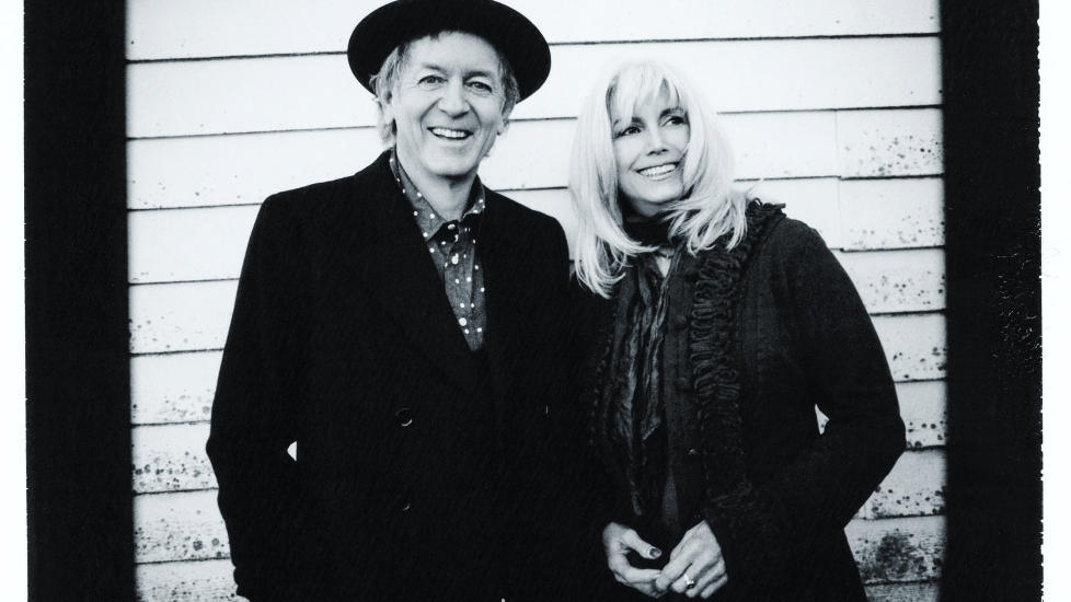 SAMMEN IGJEN: Rodney Crowell spilte i bandet til Emmylou Harris p� 70-tallet, n� gir de endelig ut album sammen - som duettpartnere. Foto: Warner Music