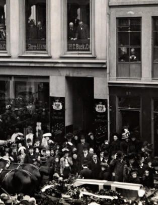 75 000 deltok i Bj�rnstjerne Bj�rnsons gravf�lge