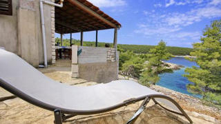 KROATIA:  3 stjerners feriehus med kort avstand til vann p� �ya Korcula utenfor Split, fra 11 129 kroner for 2 uker. Foto: NOVASOL