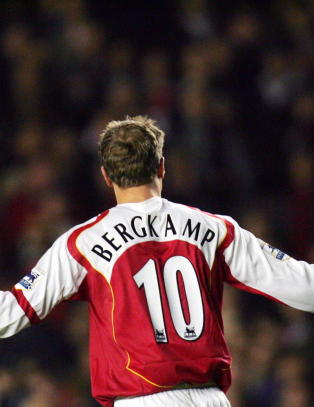 Dennis Bergkamp f�r egen statue