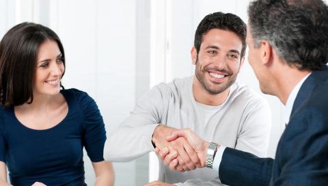 VI KAN BLI BEDRE: B�de til � gi komplimenter og til � ta i mot, mener ekspertene. Illustrasjonsfoto: THINKSTOCK.