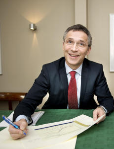 - Erna, vi gj�r noe