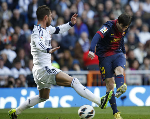 MÅL: Lionel Messi setter inn 1-1-målet. Foto: REUTERS/Paul Hanna MÅL: Lionel Messi setter inn 1-1-målet. Foto: REUTERS/Paul Hanna
