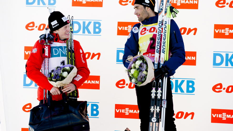 TRENINGSKAMERATER: Tarjei B� (t.v.) og Martin Fourcade endte begge p� seierspallen under l�rdagens jaktstart i Holmenkollen. Etter OL i Sotsji neste �r kan de bli treningskamerater i Oslo, og da vil B�e ha med kong Harald p� skitur. Foto: STIAN LYSBERG SOLUM / NTB scanpix.