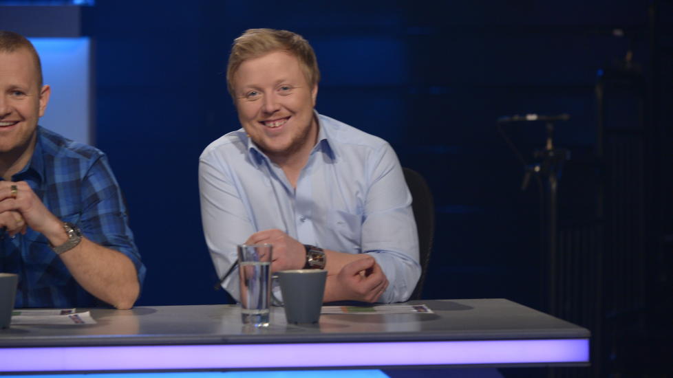 BAK DOMMERBORDET:  Smilende, men forkj�let, har Kurt Nilsen sagt hva han mener om semifinalistene i �Idol�. Foto: Tor Gunnar Berland / Stella Pictures