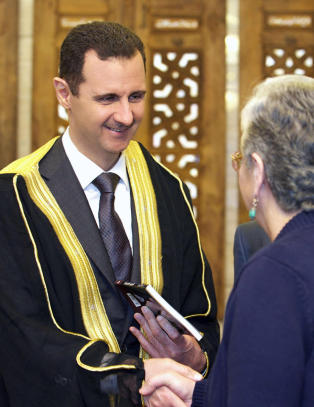 Han st�r bak massedrap p� sitt eget folk - til neste �r stiller han til valg igjen