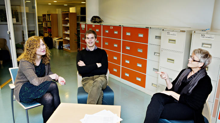 I KJELLEREN:  I kjelleren til kulturdepartementet har blant andre Live Nermoen, r�dgiver i sekreteriatet, utredningsleder Erik Henningsen og utvalgsleder Anne Enger sett p� kulturpolitikken fra 2005 og til i dag.
Foto: HANSEN NINA /Dagbladet