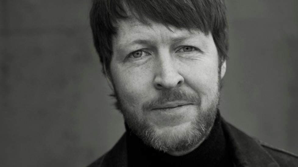 GROTESK: Alt vi nordmenn ville gjort for � hjelpe et svensk barn. Alt vi nordmenn gj�r for � bombe afghanske barn. Foto: Finn St�le Felberg / Oktober