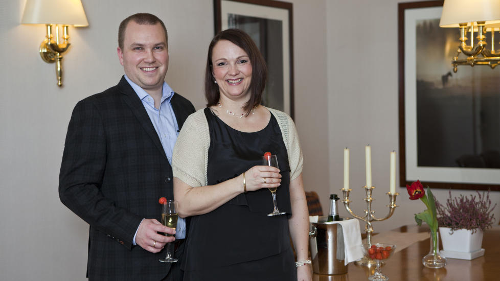 Modige: Ekteparet Jannicke Walle og Per Harald Hj�rungdal er blant de s�rdeles �pne deltakerne i Sex dager, et program det er umulig � forholde seg likegyldig til. Seere som har sans for �penhet, hverdagsrealisme og intime betroelser, vil juble. De som er litt mer tilbakeholdne av seg, vil nok krympe seg i stolen over �rlighetsniv�et. Andre vil nok, dessverre, innta kikker-rolle og more seg p� parenes bekostning. Pressefoto: TV3