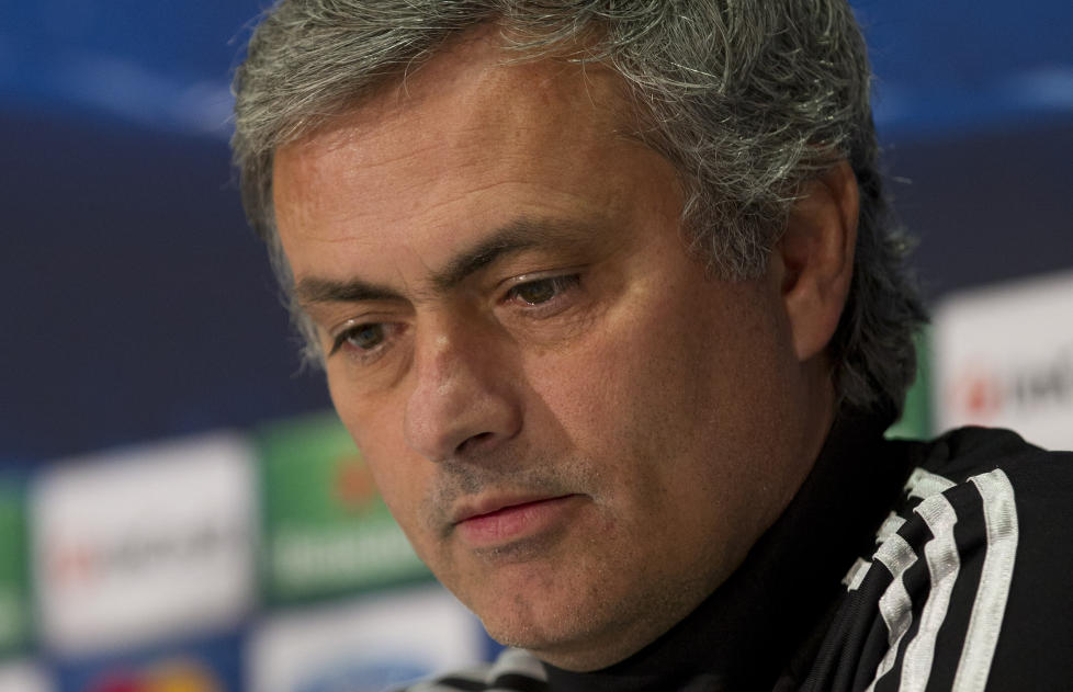 GLEDER SEG: Real Madrid-manager Jos� Mourinho var i godt hum�r f�r morgendagens storm�te. Foto: AP Photo/Jon Super/NTB scanpix