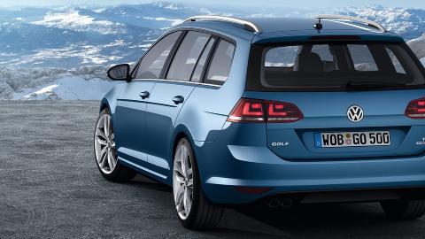 MER PLASS: Nye VW Golf stasjonsvogn har f�tt langt mer plass i bagasjerommet. Foto: VW