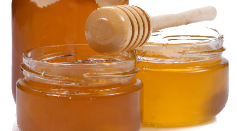 GIR FUKT: - Honning har en fuktighetsgivende og mykgj�rende effekt p� overhuden, og virker klargj�rende, sier Spillberg.Foto: COLOURBOX