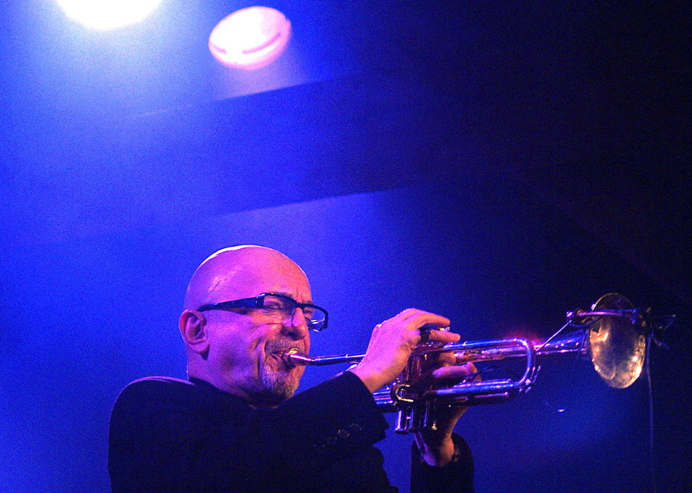 NEWYORKER: Tomasz Stanko (70) har kj�pt leilighet i New York p� sine eldre dager og bor n� deler av �ret i jazzhovedstaden. Ogs� der har han funnet musikere som virker � v�re skreddersydd for hans musikalske form�l. FOTO: TERJE MOSNES