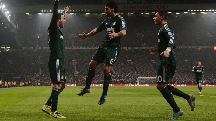 REAL MADRID I HUNDRE: Higuain jubler med Khedira og Özil. Foto: AFP PHOTO / PIERRE-PHILIPPE MARCOU / NTB scanpix REAL MADRID I HUNDRE: Higuain jubler med Khedira og Özil. Foto: AFP PHOTO / PIERRE-PHILIPPE MARCOU / NTB scanpix