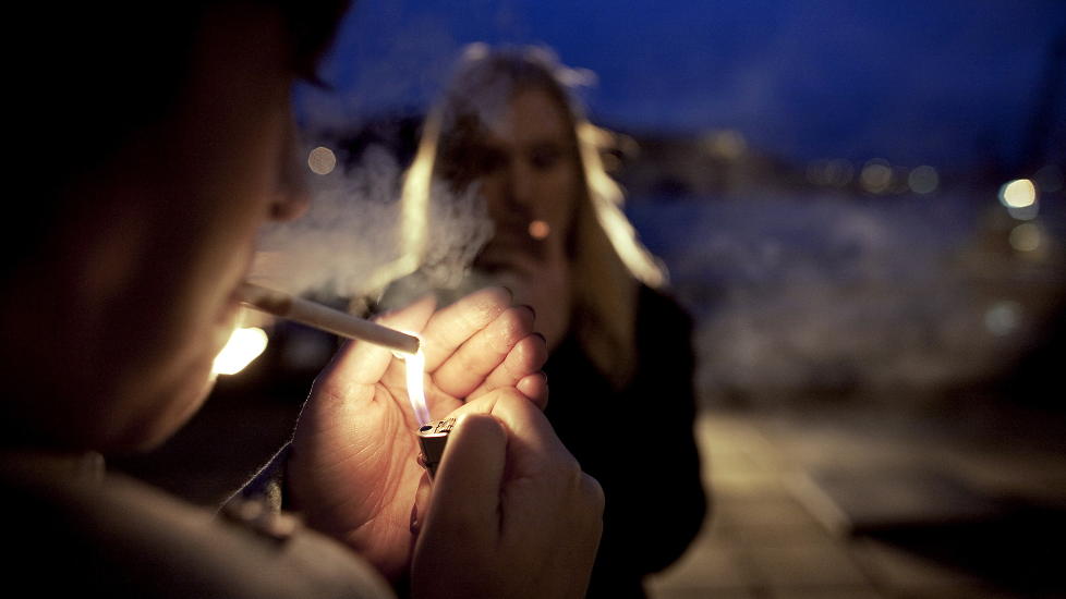 OPPSIKTSVEKKENDE FUNN: 20 prosent av hjerteinfarkttilfeller blant kvinner skyldes passiv r�yking, viser en fersk norsk studie. Foto: Torbj�rn Gr�nning