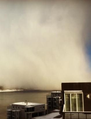 Her kommer lavtrykket som en massiv hvit vegg