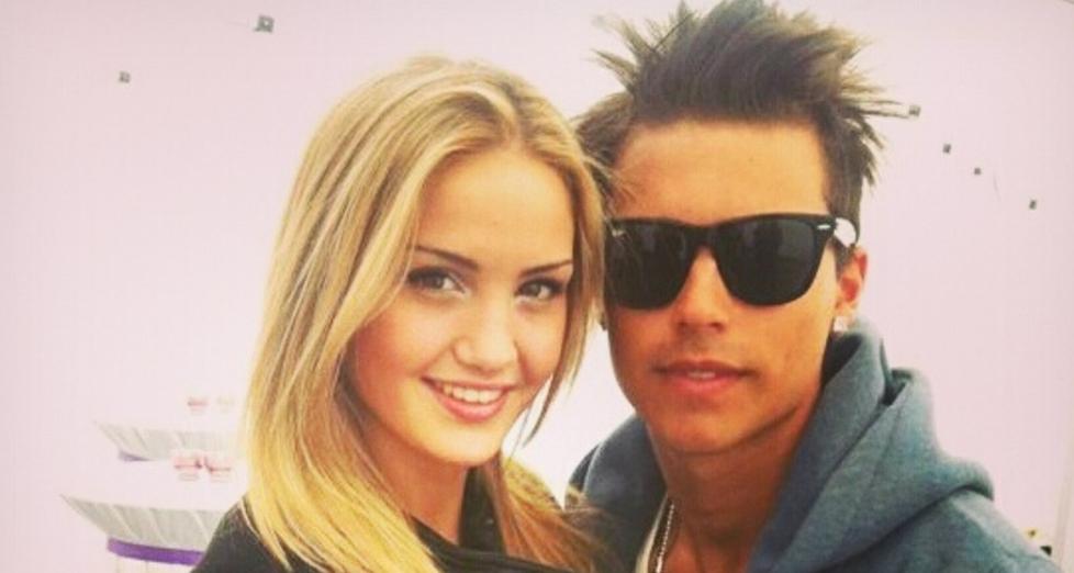  SAMMEN P� TURN�:  Adel�n la ut bilder av seg selv og Eric Saade p� Instagram etter deres opptreden p� P4s Vinterlyd-turn�. Foto: Privat