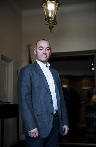 NORGE POSITIVE:If�lge leder for Tesla i Nord-Europa, Peter Bardenfleth-Hansen, er nordmenn mer positivt innstilt til el-biler enn nabolandene. Det kan han takke gjeldende norsk avgiftspolitikk for. Foto: Benjamin A. Ward