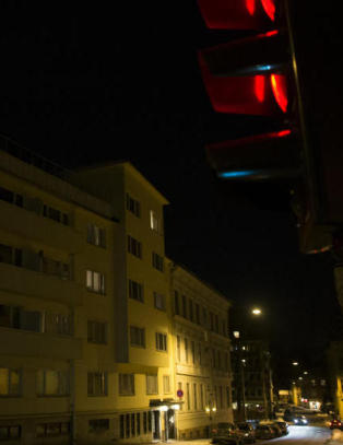 De lokket menn i sex-fella:
N� beklager de