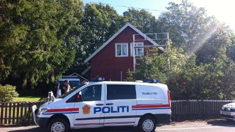 STOR UTRYKNING: Politiets bombegruppe måtte gå gjennom det omfattende utstyret i boligen i 2011. Arkivfoto: Per Øystein Støtvig STOR UTRYKNING: Politiets bombegruppe måtte gå gjennom det omfattende utstyret i boligen i 2011. Arkivfoto: Per Øystein Støtvig