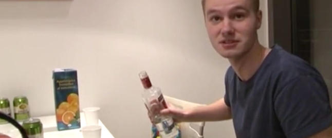 Danske aviser sjenket praksiselevene like fulle som Bendtner var