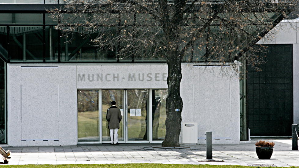 �KONOMISK ROT :  Munch-museet brukte nesten 6 millioner kroner mer enn de skulle i 2012, og m� n� si opp �n av fire ansatte. N� krever opposisjonen svar. Foto: Hans A Vedlog