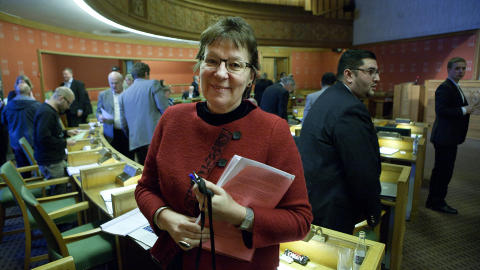 MER FOR MINDRE: Marianne Borgen fra SV stemte, sammen med Ap og Rødt, mot at Oslo Nye skal gå fra institusjonsteater til å bli prosjektteater med mindre kommunal støtte. - Byrådsflertallet vil har mer kultur for mindre penger, sier hun - noe hun bestemt nekter for at de vil få.
Foto: Anders Grønneberg MER FOR MINDRE: Marianne Borgen fra SV stemte, sammen med Ap og Rødt, mot at Oslo Nye skal gå fra institusjonsteater til å bli prosjektteater med mindre kommunal støtte. - Byrådsflertallet vil har mer kultur for mindre penger, sier hun - noe hun bestemt nekter for at de vil få.
Foto: Anders Grønneberg