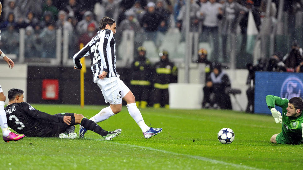 GAME, SETT, MATCH: Matri scorer kveldens f�rste mot Forster i Celtics m�l. Skottene var sjansel�se over to kamper mot italienerne.Foto: EPA/ SCANPIX