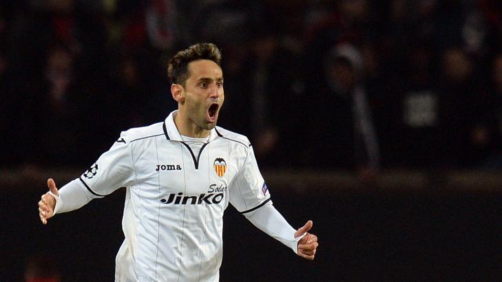 KORTVARIG GLEDE: Jonas scoret kampens f�rste m�l, og h�pet levde for Valencia. Men ti minutter senere kom PSG-scoringen. Foto: AFP PHOTO / FRANCK FIFE