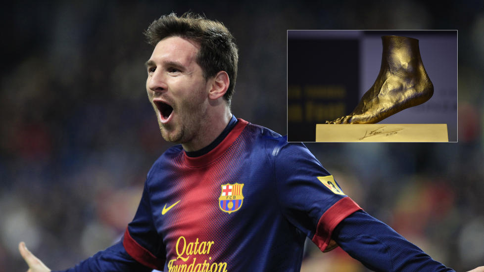GULLGUTT: Lionel Messis fantastiske venstrefot er n� foreviget. Som seg h�r og b�r, er det brukt gull for � gj�re det. Foto: AP Photo/Julian Rojas og EPA/FRANCK ROBICHON