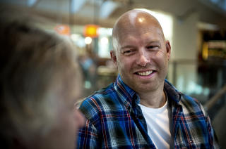 VENTER MED FAMILIE: John Vik har satt familieliv p� vent p� grunn av mye reising i jobben som talentspeider for Molde. Foto: �istein Norum Monsen / DAGBLADET