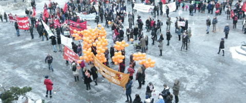 - Vi har verken f�lt oss velkomne i toget eller debatten