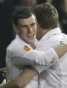 Brennhet Bale med scoring, assist og gult kort for filming