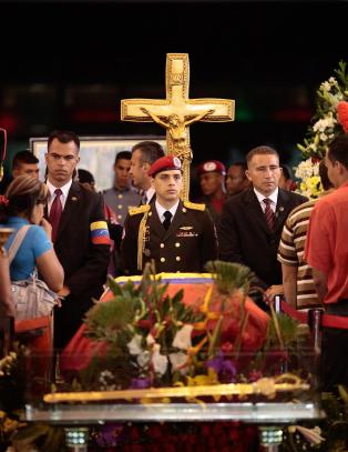 Persondyrking av
Ch�vez er i gang