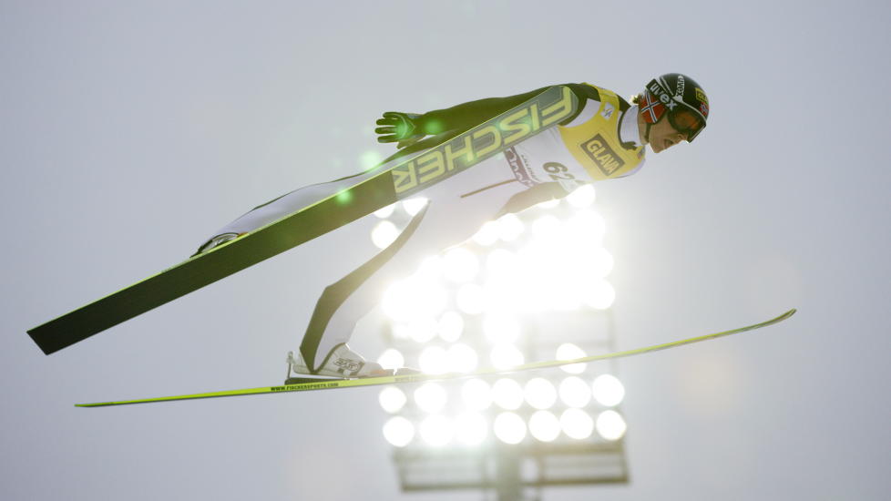 HOPPFORMEN INTAKT:  H�vard Klemetsen hoppet best av alle i formiddag. Tyskland leder likevel. Foto: Stian Lysberg Solum / NTB scanpix
