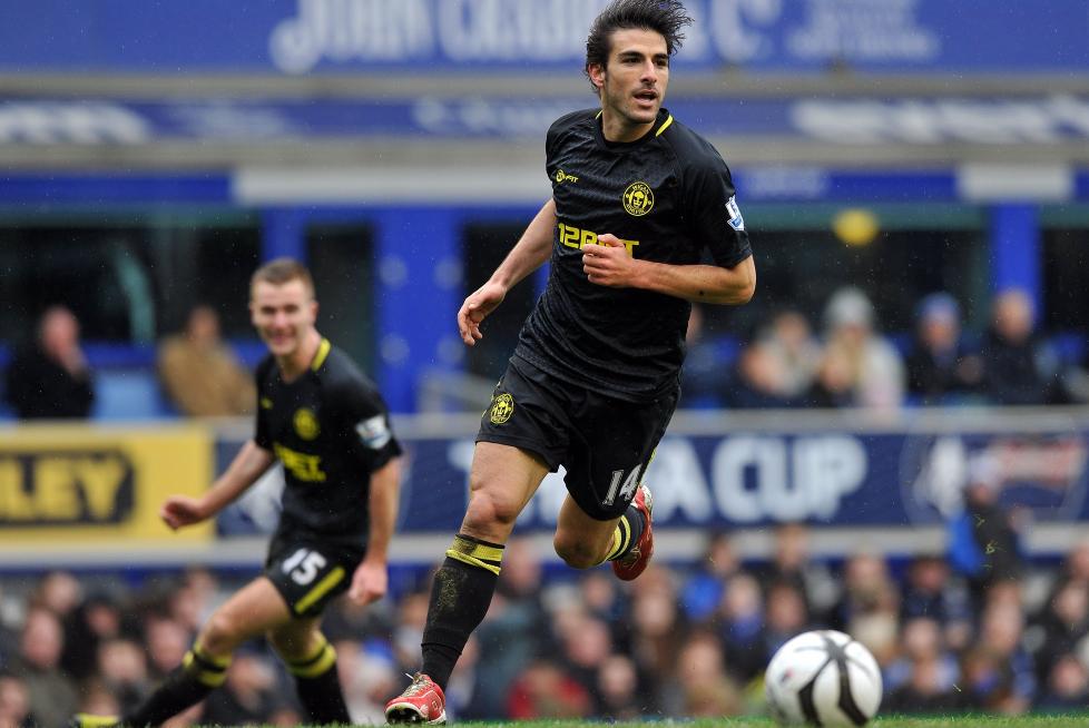 SJOKKERTE EVERTON: Mens Wigans Jordi Gomez jublet for sin 3-0-scoring, begynte de sinteste Everton-supporterne � reise seg fra setene. Foto: Paul Ellis / AFP / NTB Scanpix