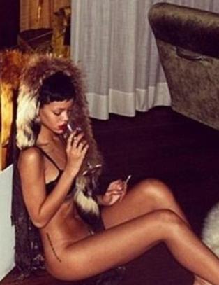 Disse bildene gjorde Rihannas mor rasende