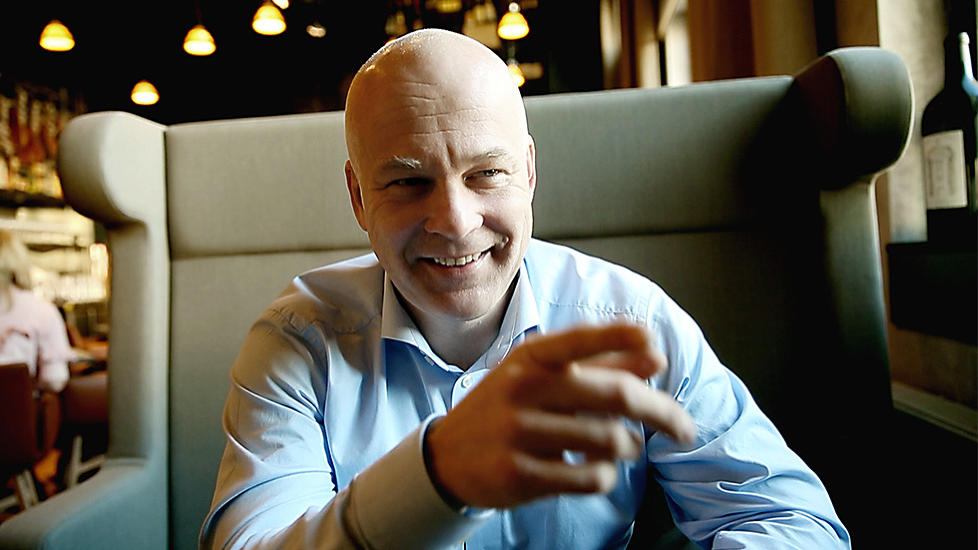 BER DEG BETALE MER: NRK-sjef Thor Gjermund Eriksen mener alle b�r betale 90 kroner mer i lisens til neste �r. FOTO: BJ�RN LANGSEM.