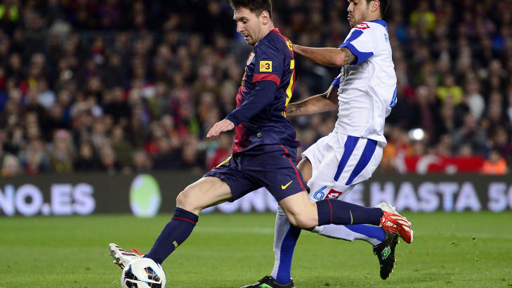 TILBAKE P� VINNERSPORET: Lionel Messi (til venstre) og FC Barcelona slo Deportivo La Coruna 2-0 i kveld. Foto: AP Photo/Manu Fernandez