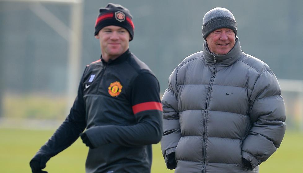 DE BESTE �RA VENTER: Alex Ferguson avviser at han ikke prater med Wayne Rooney (t.v) p� Manchester Uniteds treninger. Skotten sier klubben vil �pne kontraktssamtaler n�r tida er inne. Foto: Andrew Yates / AFP / NTB Scanpix