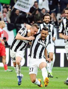 Overtidsmål av Emanuele Giaccherini sendte Juventus nærmere seriegullet