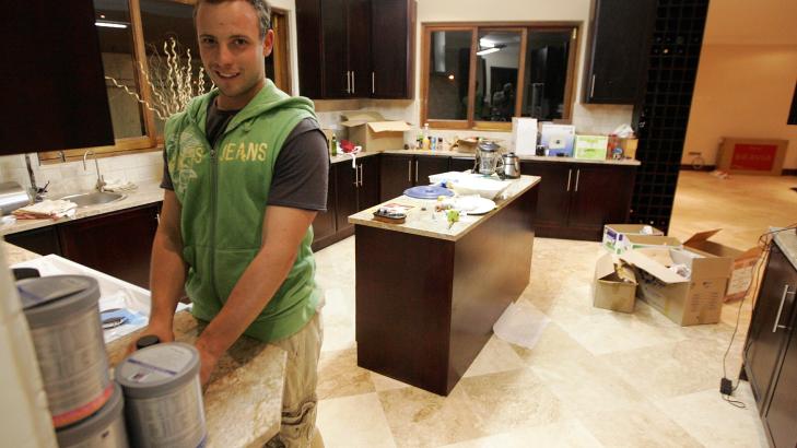 VIL SELGE: En av Dagbladets medarbeidere m�tte Oscar Pistorius da han flyttet inn i huset i Pretoria i 2008. N� vil han selge huset.

FOTO: TORBJ�RN SELANDER