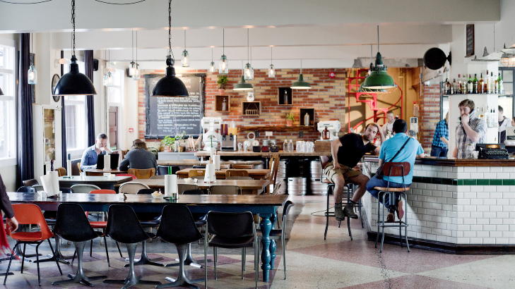 FRA KJEKS TIL HOTELL: Kex Hostel i Reykjav�k er oppkalt etter kjeksfabrikken som l� her f�r.