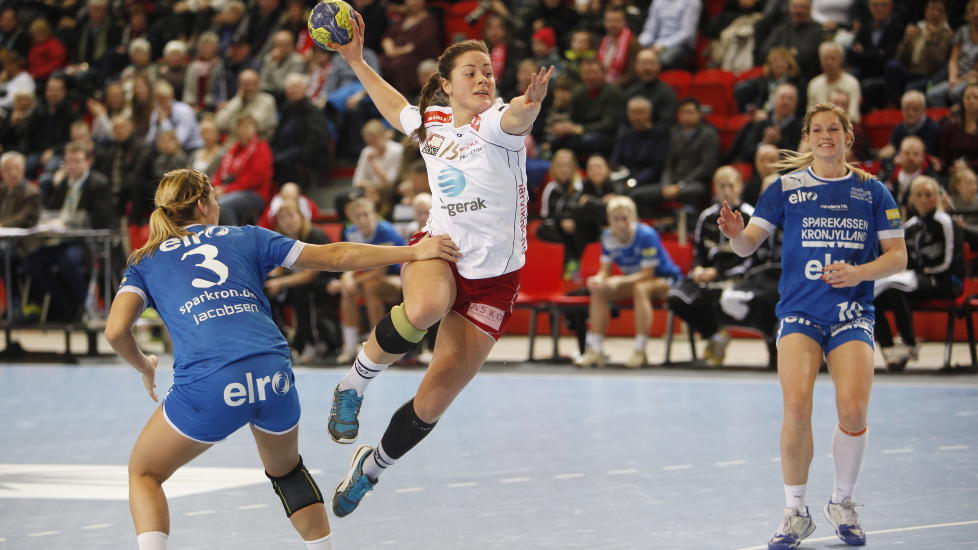 NY KONTRAKT: Thea M�rk har skrevet ny tre�rskontrakt med Larvik. Foto: Trond Reidar Teigen / NTB scanpix