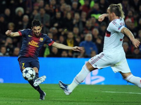 KALDT PLASSERT: David Villa setter inn 3-0 f�r Philippe Mex�s rekker � gripe inn. Foto: LLUIS GENE, AFP / NTB SCANPIX