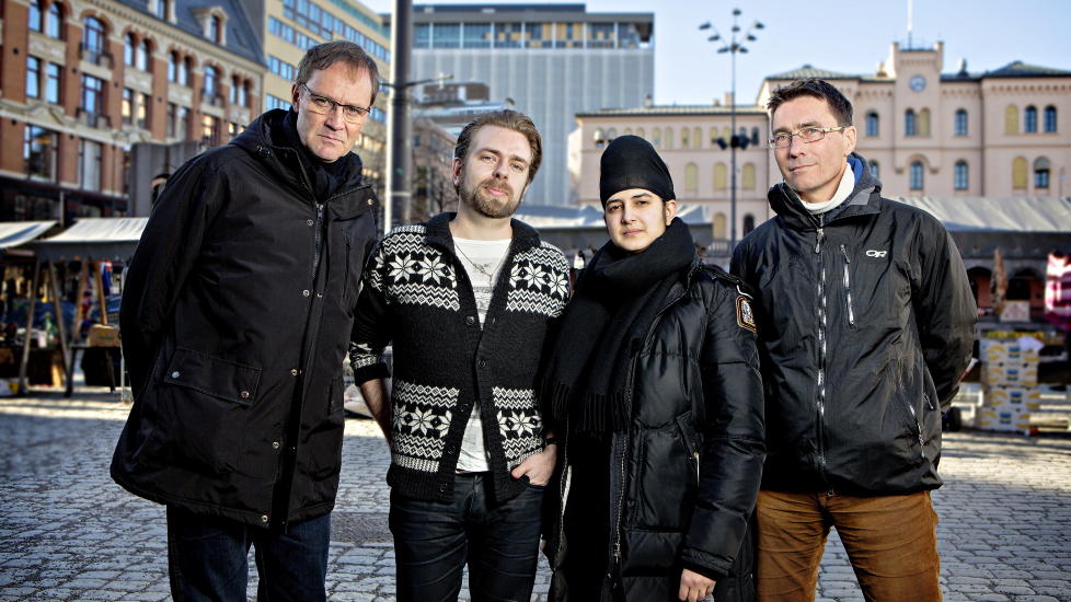 P� LANGB�LGELENGDE: 22. juli-forfatterne har merket seg at 22. juli ikke er forsidestoff lengre. Kanskje det er startskuddet for den virkelig spennende litter�re refleksjonen? Fra venstre: Tom Egil Hverven, Sverre Malling, Prableen Kaur og Aage Storm Borchgrevink. Foto: Lars Eivind Bones / Dagbladet