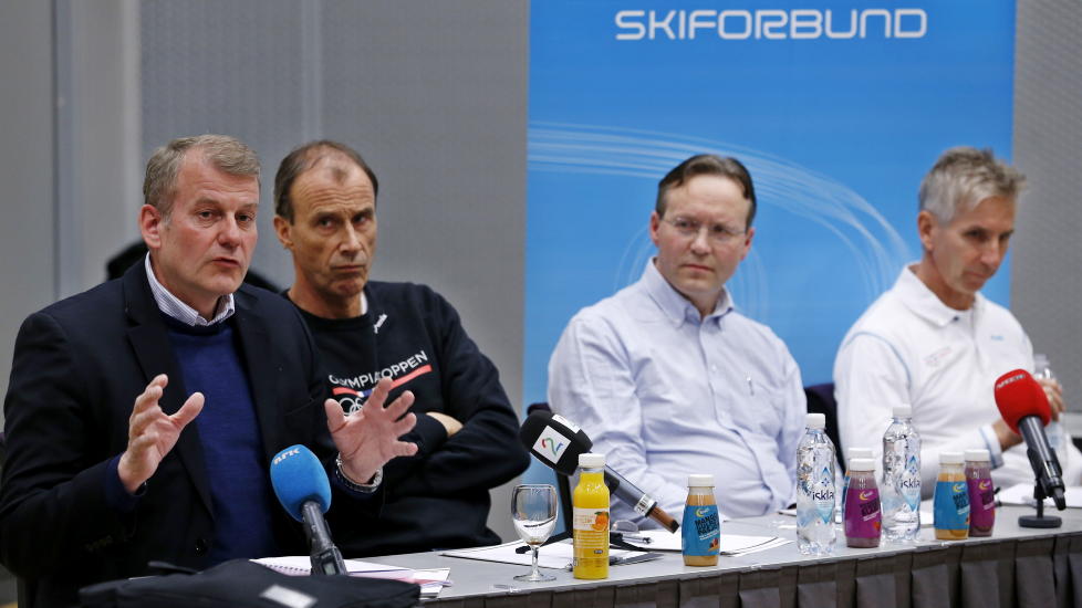  USIKRE:  Skipresident Erik R�ste (f.v.), Erlend Hem, idrettsfysiolog ved Olympiatoppen, Richard Olaussen, lege p� Blodbanken og Ola R�nsen deltok da Norges Skiforbund offentliggjorde blodverdier  fra 90-tallet som motargument til SVT-dokumentaren. Foto: Erlend Aas / NTB scanpix