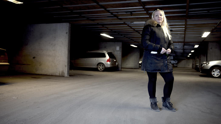 IKKE TRODD: If tror ikke p� at bilen til Dagny Jespersen ble stj�let av ukjente biltyver fra garasjeanlegget p� Holmlia der hun bor. 
 Foto: Bj�rn Langsem / DAGBLADET.