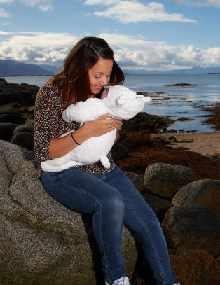 �Unge m�dre�-Sara ble mobbet for � ha kreft