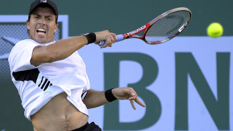 ST�NNET: Carlos Berlocq ertet p� seg den skotske superstjernen. Foto: Mark J. Terrill / AP / NTB Scanpix